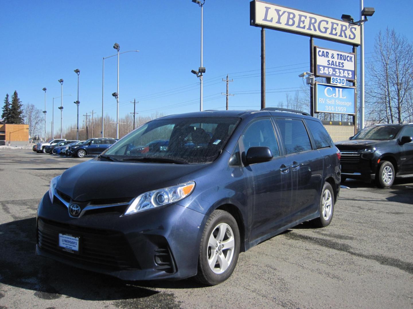 2020 blue /Tan Toyota Sienna LE 8-Passenger (5TDKZ3DC8LS) with an 3.5L V6 EFI DOHC 24V engine, 8A transmission, located at 9530 Old Seward Highway, Anchorage, AK, 99515, (907) 349-3343, 61.134140, -149.865570 - Photo#0